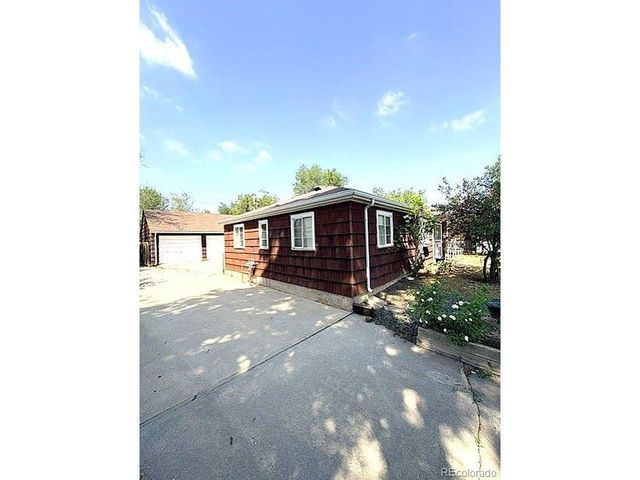 1125 Xanadu St, Aurora, CO 80011