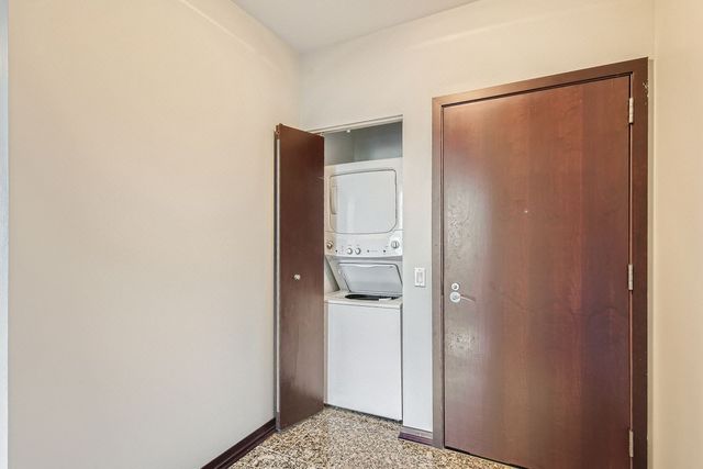 33 W Ontario Street 35ES, Chicago, IL 60654