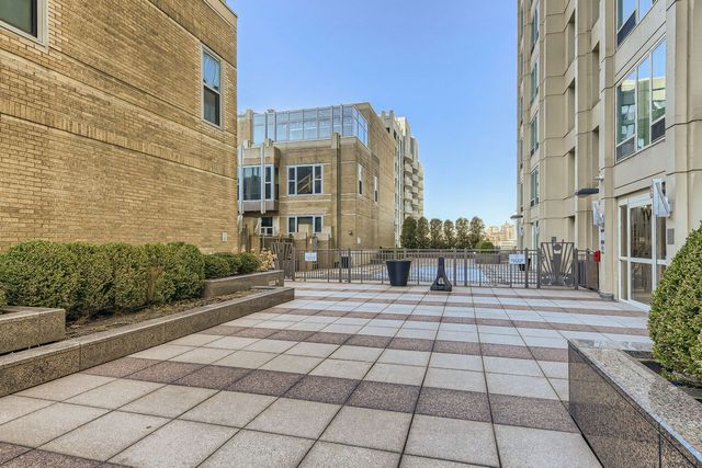 33 W Ontario Street 35ES, Chicago, IL 60654