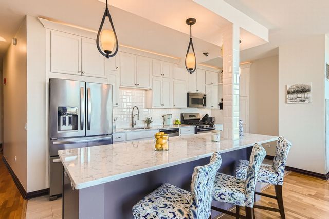 33 W Ontario Street 35ES, Chicago, IL 60654