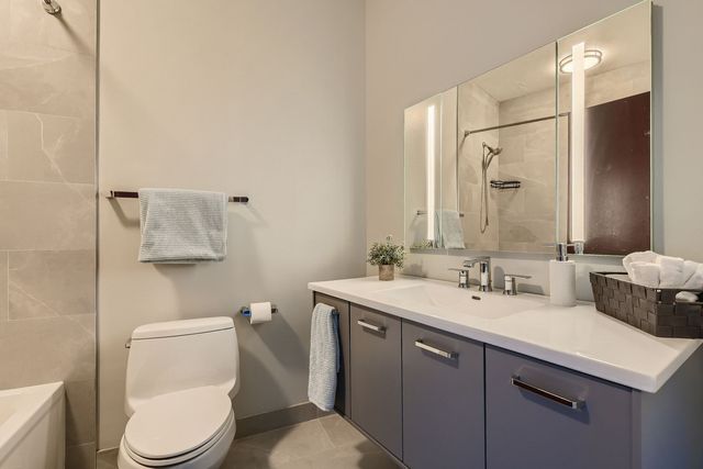 33 W Ontario Street 35ES, Chicago, IL 60654