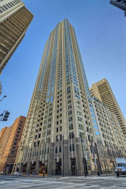 33 W Ontario Street 35ES, Chicago, IL 60654
