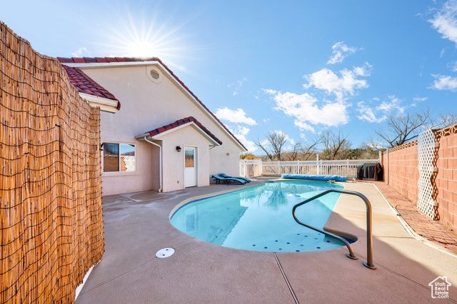 565 N MOONGLOW PL, St. George, UT 84770