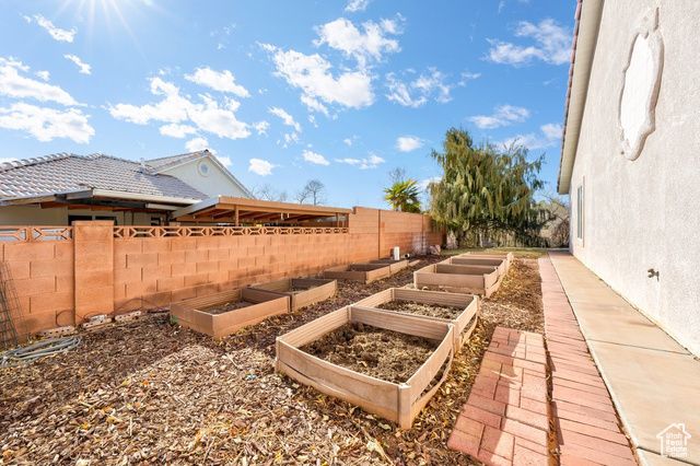 565 N MOONGLOW PL, St. George, UT 84770