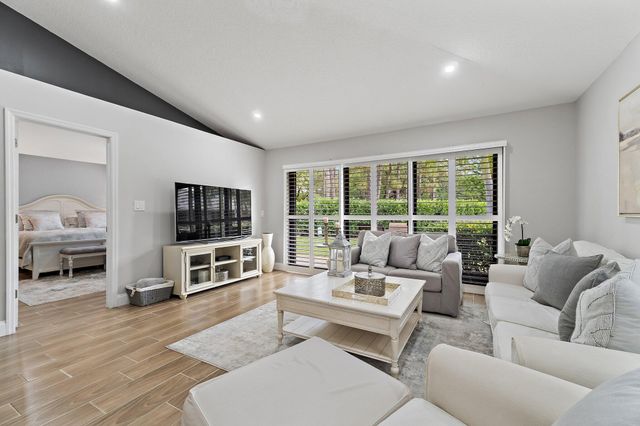 834 Club Drive, Palm Beach Gardens, FL 33418