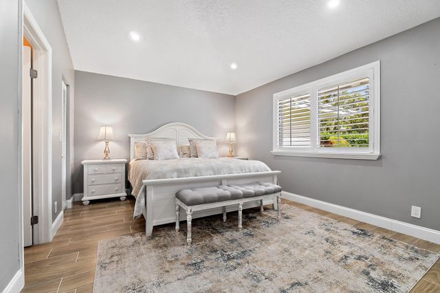 834 Club Drive, Palm Beach Gardens, FL 33418