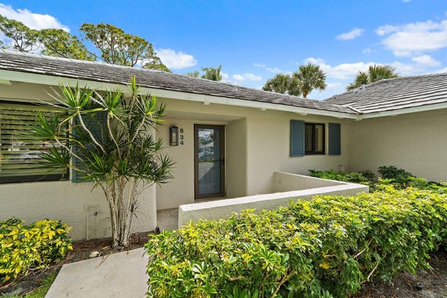 834 Club Drive, Palm Beach Gardens, FL 33418