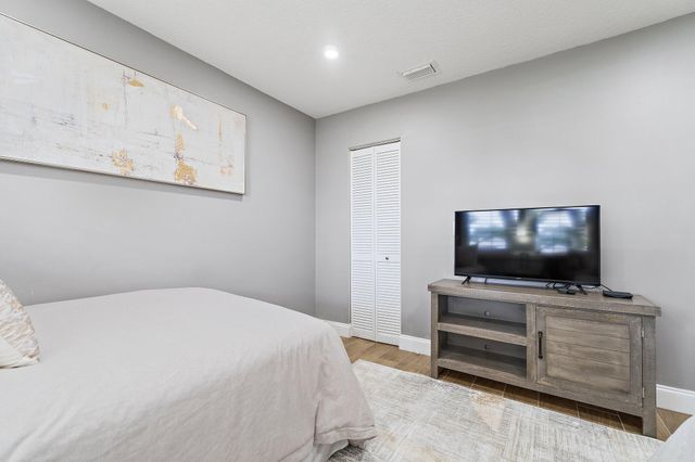 834 Club Drive, Palm Beach Gardens, FL 33418