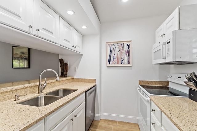 834 Club Drive, Palm Beach Gardens, FL 33418