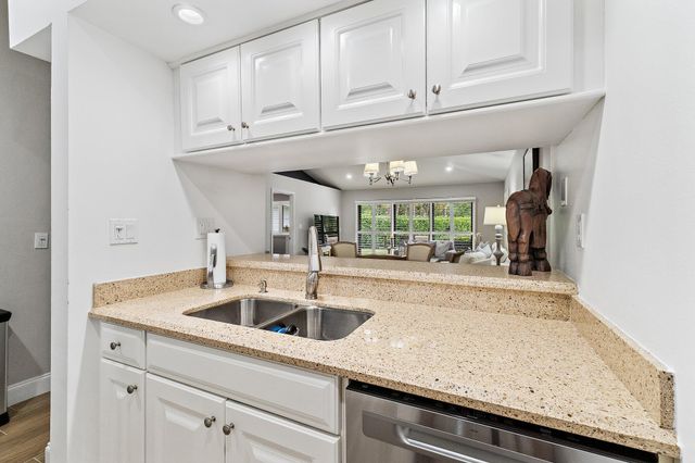 834 Club Drive, Palm Beach Gardens, FL 33418