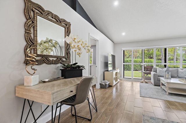 834 Club Drive, Palm Beach Gardens, FL 33418