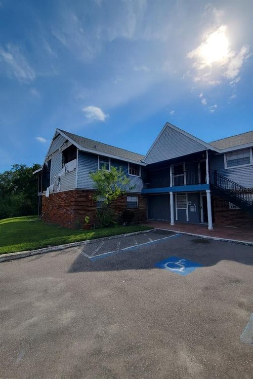 200 COUNTRY CLUB DR 1302, Largo, FL 33771