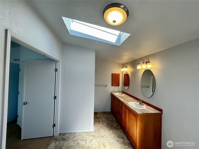 420 W Cove Lane, Sequim, WA 98382