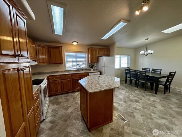 420 W Cove Lane, Sequim, WA 98382