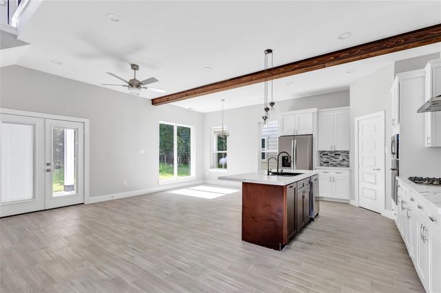 729 Magnolia Point Drive, Houston, TX 77336