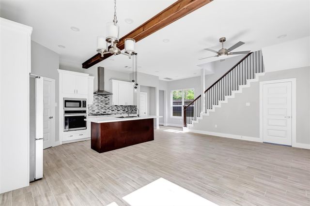 729 Magnolia Point Drive, Houston, TX 77336