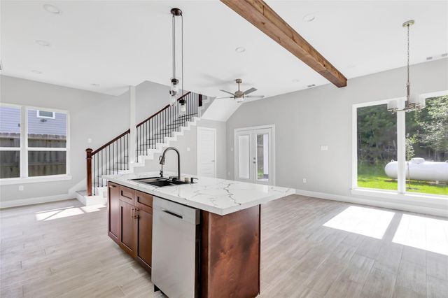 729 Magnolia Point Drive, Houston, TX 77336