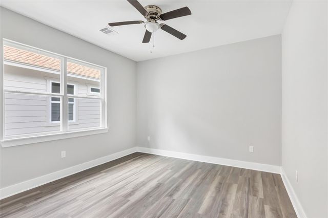 729 Magnolia Point Drive, Houston, TX 77336