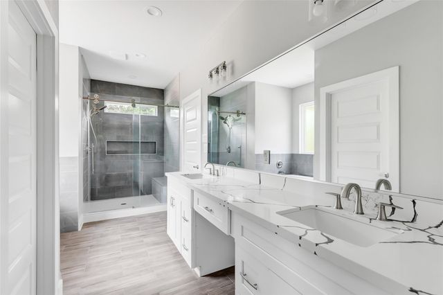 729 Magnolia Point Drive, Houston, TX 77336