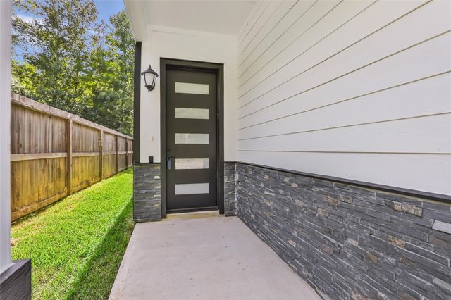 729 Magnolia Point Drive, Houston, TX 77336