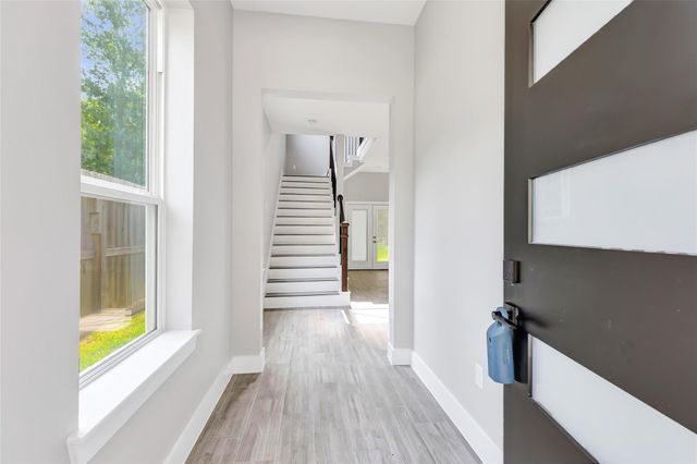 729 Magnolia Point Drive, Houston, TX 77336