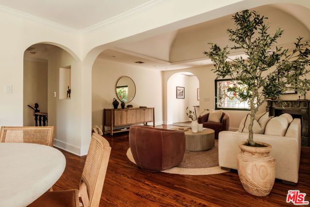 6750 Wedgewood Place, Los Angeles, CA 90068