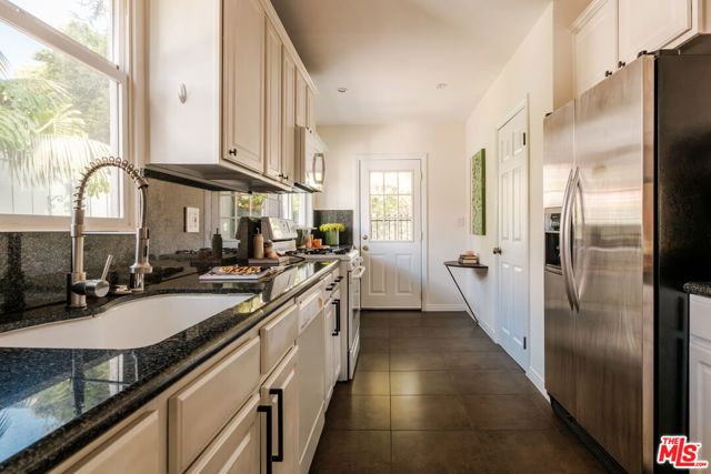 6750 Wedgewood Place, Los Angeles, CA 90068