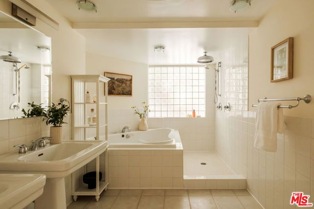 6750 Wedgewood Place, Los Angeles, CA 90068