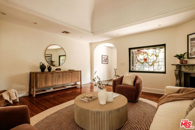 6750 Wedgewood Place, Los Angeles, CA 90068