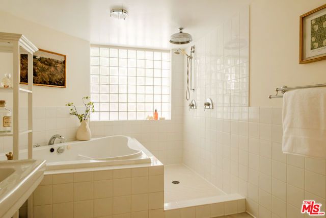 6750 Wedgewood Place, Los Angeles, CA 90068