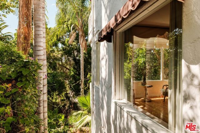 6750 Wedgewood Place, Los Angeles, CA 90068
