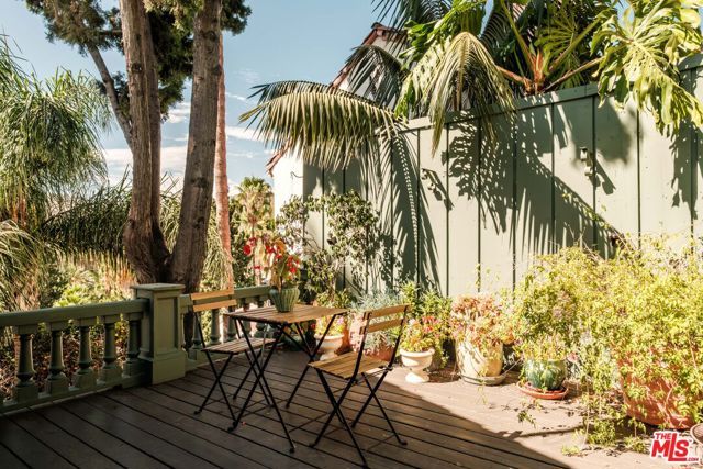 6750 Wedgewood Place, Los Angeles, CA 90068
