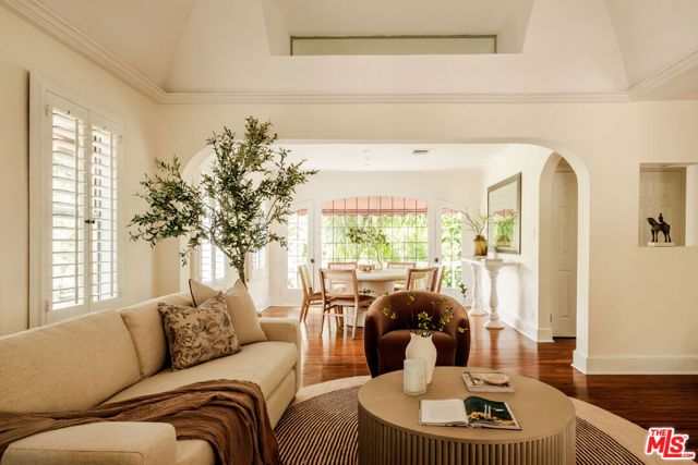6750 Wedgewood Place, Los Angeles, CA 90068