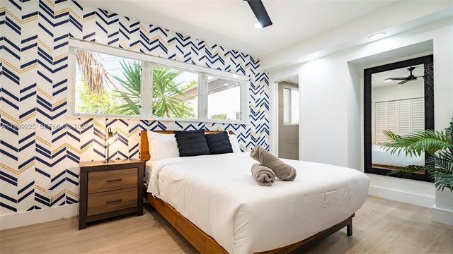 911 N Northlake Drive, Hollywood, FL 33019