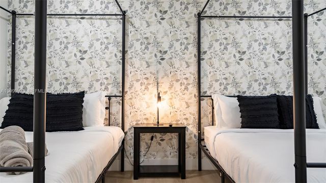 911 N Northlake Drive, Hollywood, FL 33019