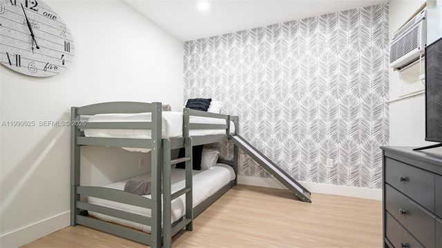 911 N Northlake Drive, Hollywood, FL 33019