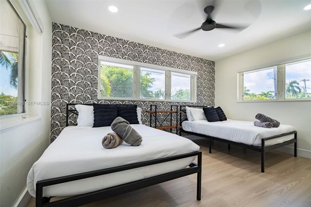 911 N Northlake Drive, Hollywood, FL 33019