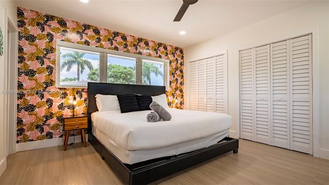 911 N Northlake Drive, Hollywood, FL 33019