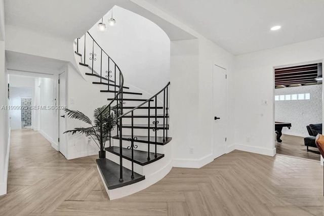 911 N Northlake Drive, Hollywood, FL 33019