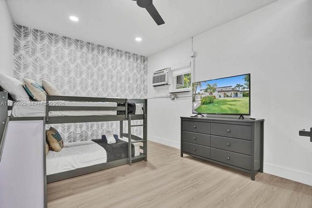 911 N Northlake Drive, Hollywood, FL 33019