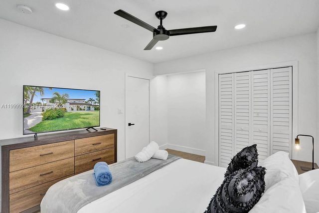 911 N Northlake Drive, Hollywood, FL 33019