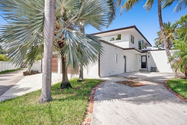911 N Northlake Drive, Hollywood, FL 33019