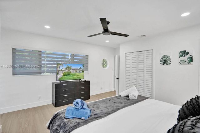 911 N Northlake Drive, Hollywood, FL 33019