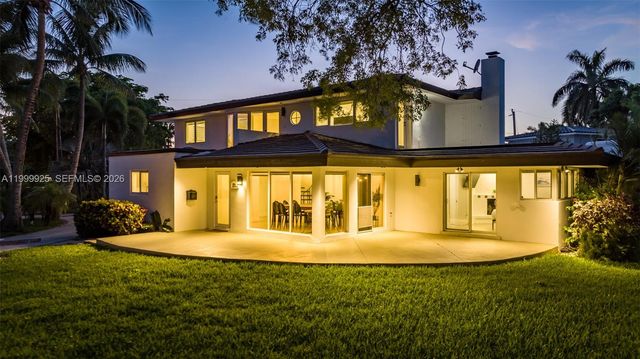 911 N Northlake Drive, Hollywood, FL 33019