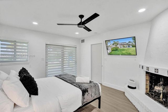 911 N Northlake Drive, Hollywood, FL 33019