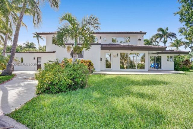 911 N Northlake Drive, Hollywood, FL 33019