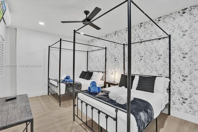 911 N Northlake Drive, Hollywood, FL 33019