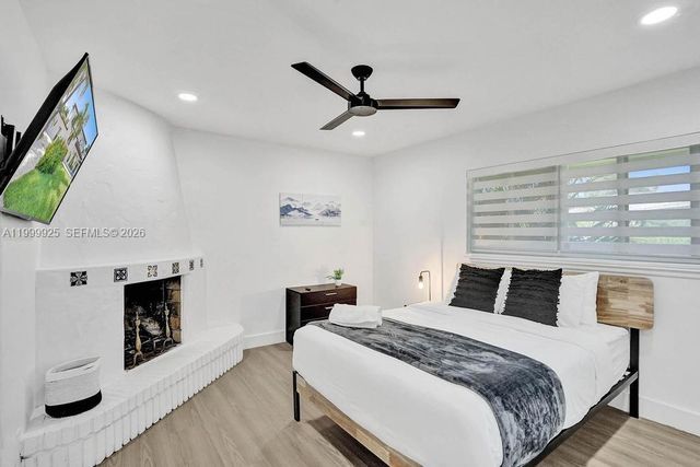 911 N Northlake Drive, Hollywood, FL 33019