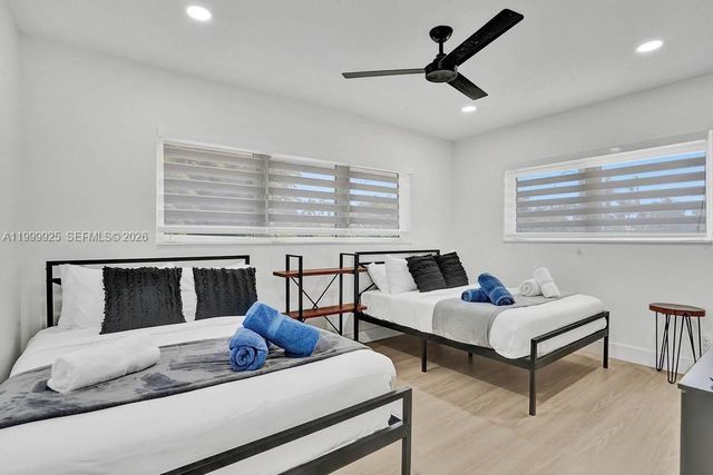911 N Northlake Drive, Hollywood, FL 33019