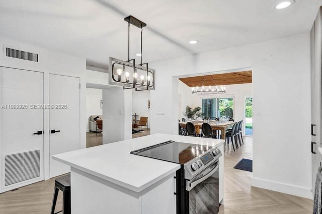 911 N Northlake Drive, Hollywood, FL 33019